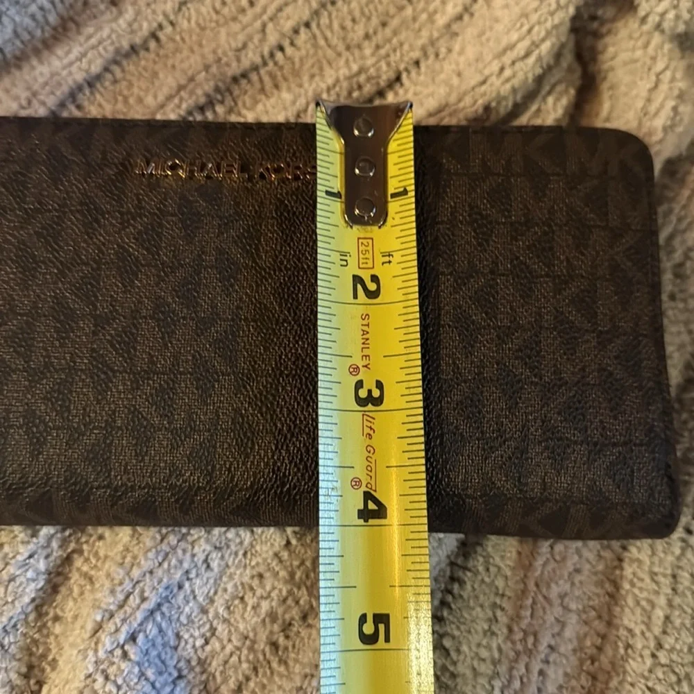 Michael Kors wristlet/ accordion zip around wallet NWOT
